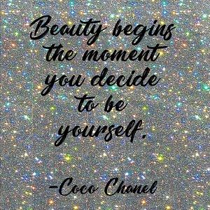 RV 🚍 Gal 🙆🏻‍♀️ downsizing ⬇️ my closet 🛍🎀🪞